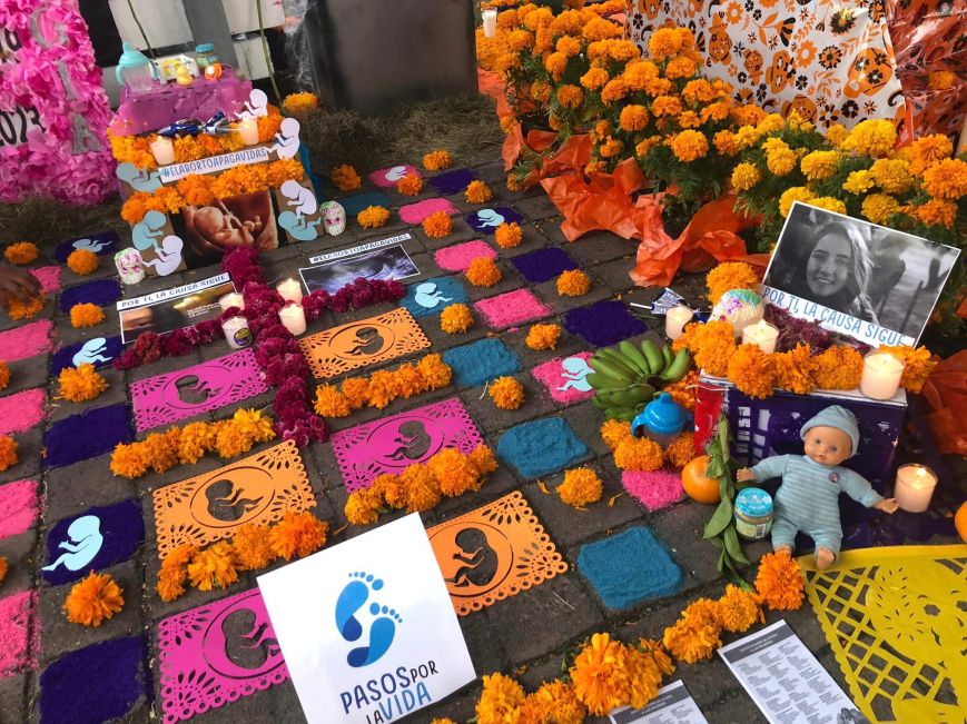 Altares mexicanos recuerdan a víctimas del aborto