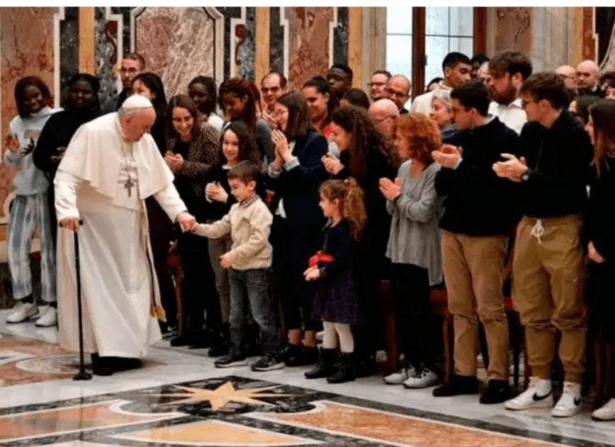 Papa Francisco a jóvenes: No se cansen nunca de construir el “arsenal de la paz”